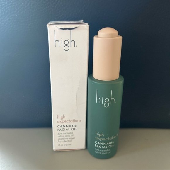 High Beauty High Expectations Facial Oil- NEW in Box - Picture 4 of 6